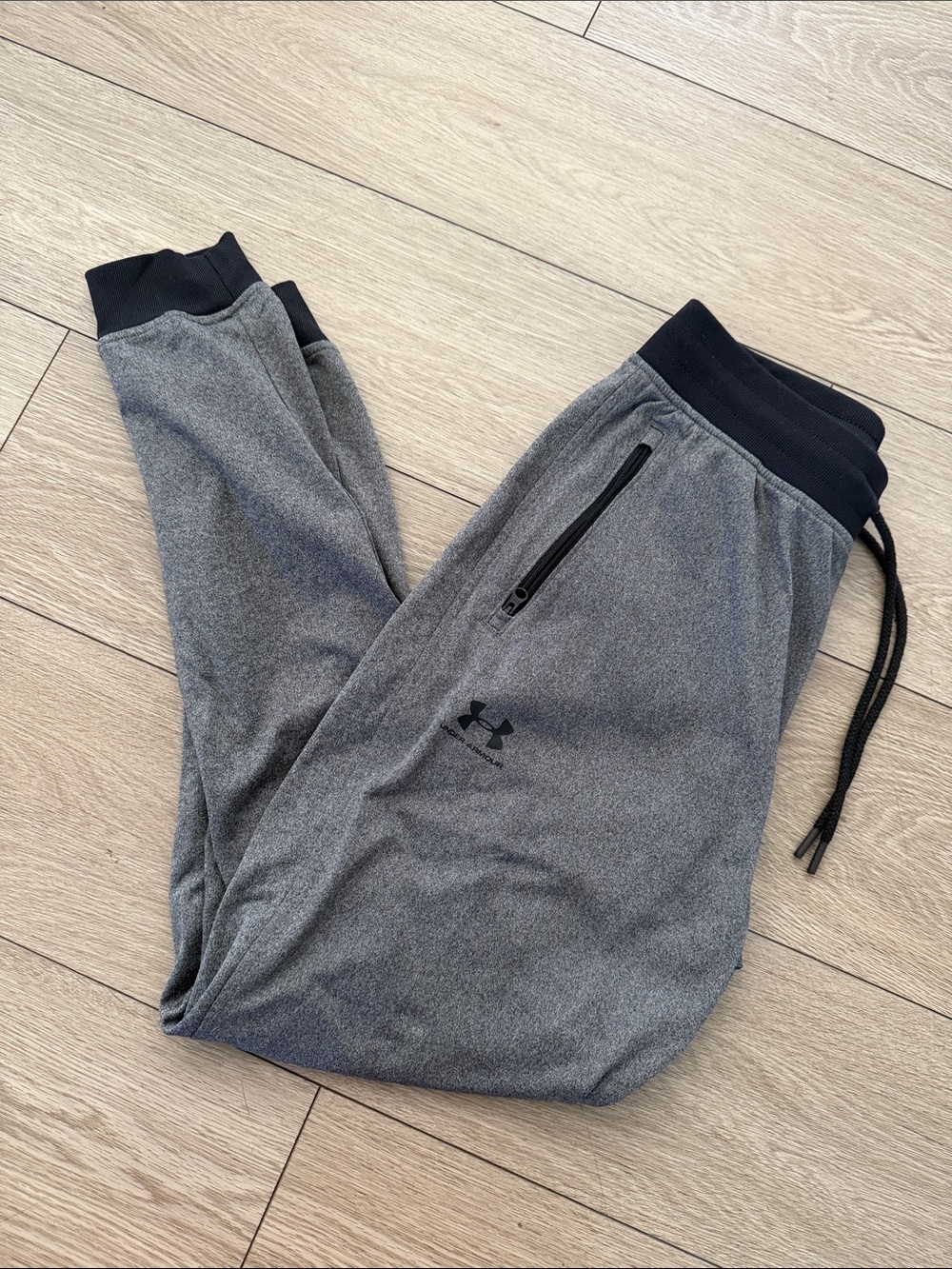 Under Armour men’s jogger sweatpants size medium